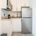 Cozy Studio Airport & Downtown