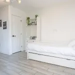 Cozy Studio Airport & Downtown