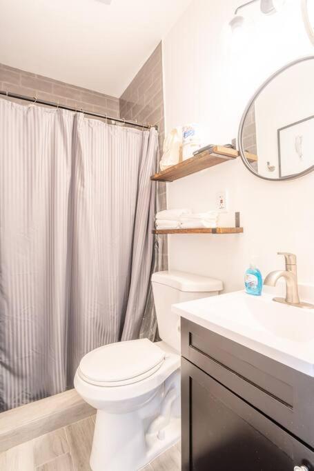Cozy Airport & Downtown Casa vacanze